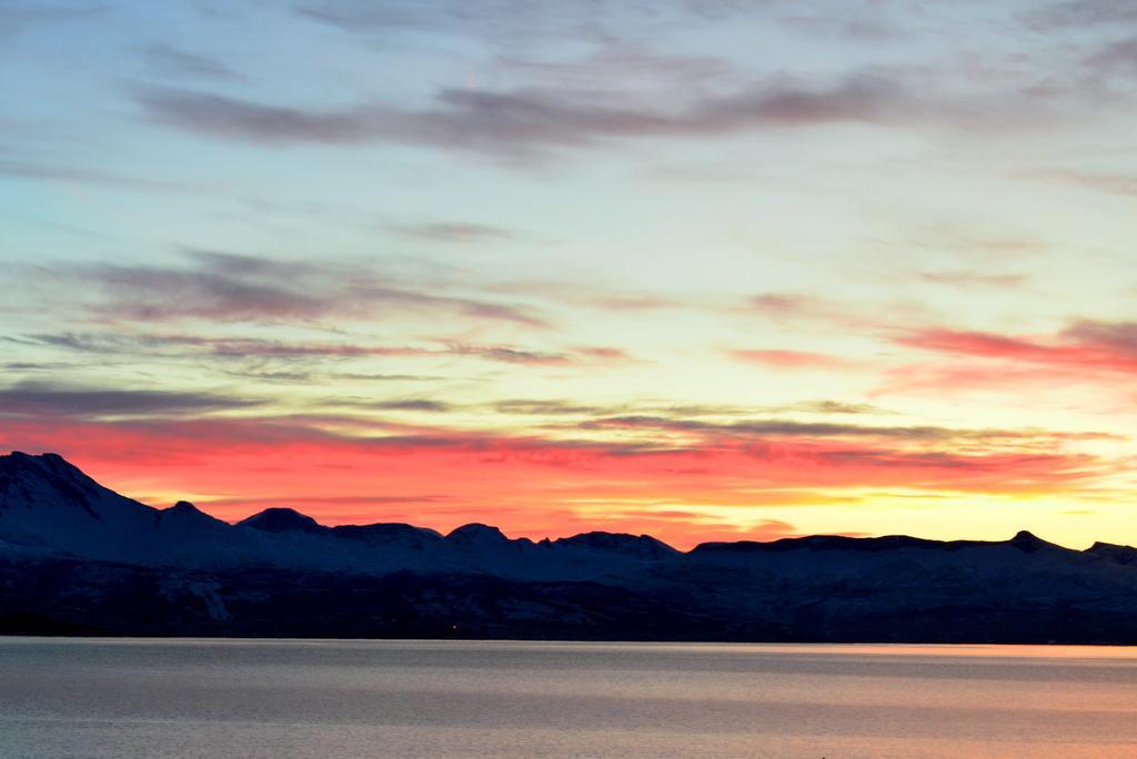 Bjerkvik Hotell ภายนอก รูปภาพ